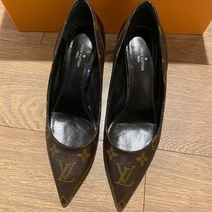 Louis Vuitton cherrie heels